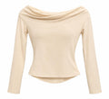 Blusa beige de manga larga con escote drapeado y hombros caídos