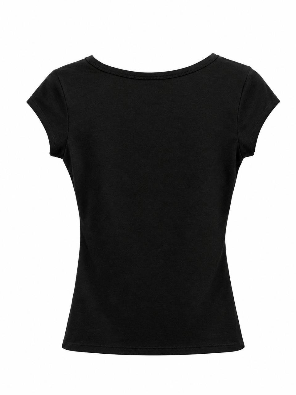 Camisa negra de manga corta con escote cuadrado y ajuste entallado