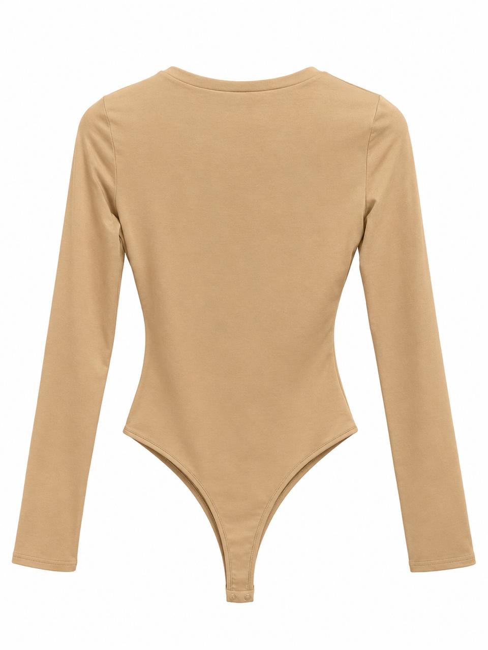 Body básico camel manga larga con cuello redondo