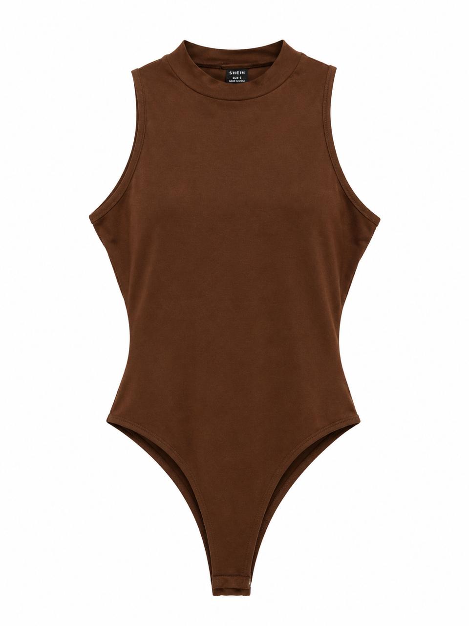Body de cuello redondo en color café