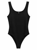 Body clásico negro con escote redondo y corte alto