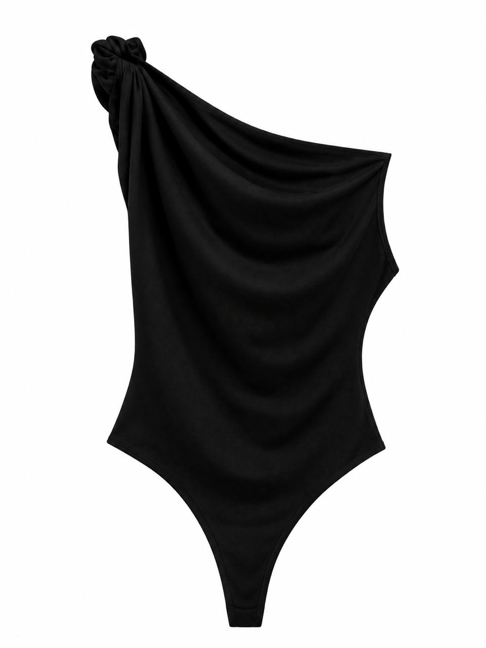Body asimétrico de un solo hombro drapado en negro