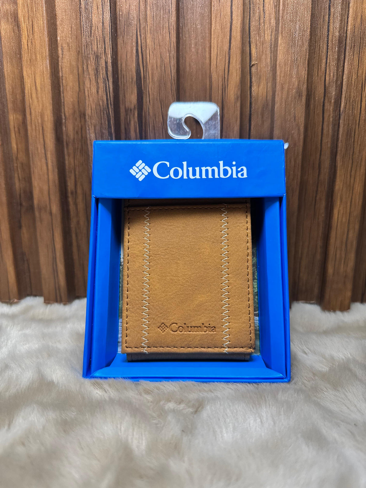 Billetera para mujer Columbia Café claro en cuero con costura decorativa