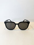 Gafas de sol redondeadas clásicas en negro absoluto