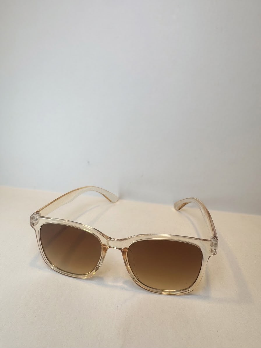 Gafas de sol cuadradas translúcidas en tono champán