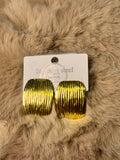 Aretes cxuadrados textuados Dorado
