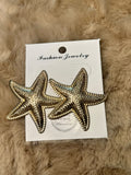 Aretes de forma estrella de mar en dorado