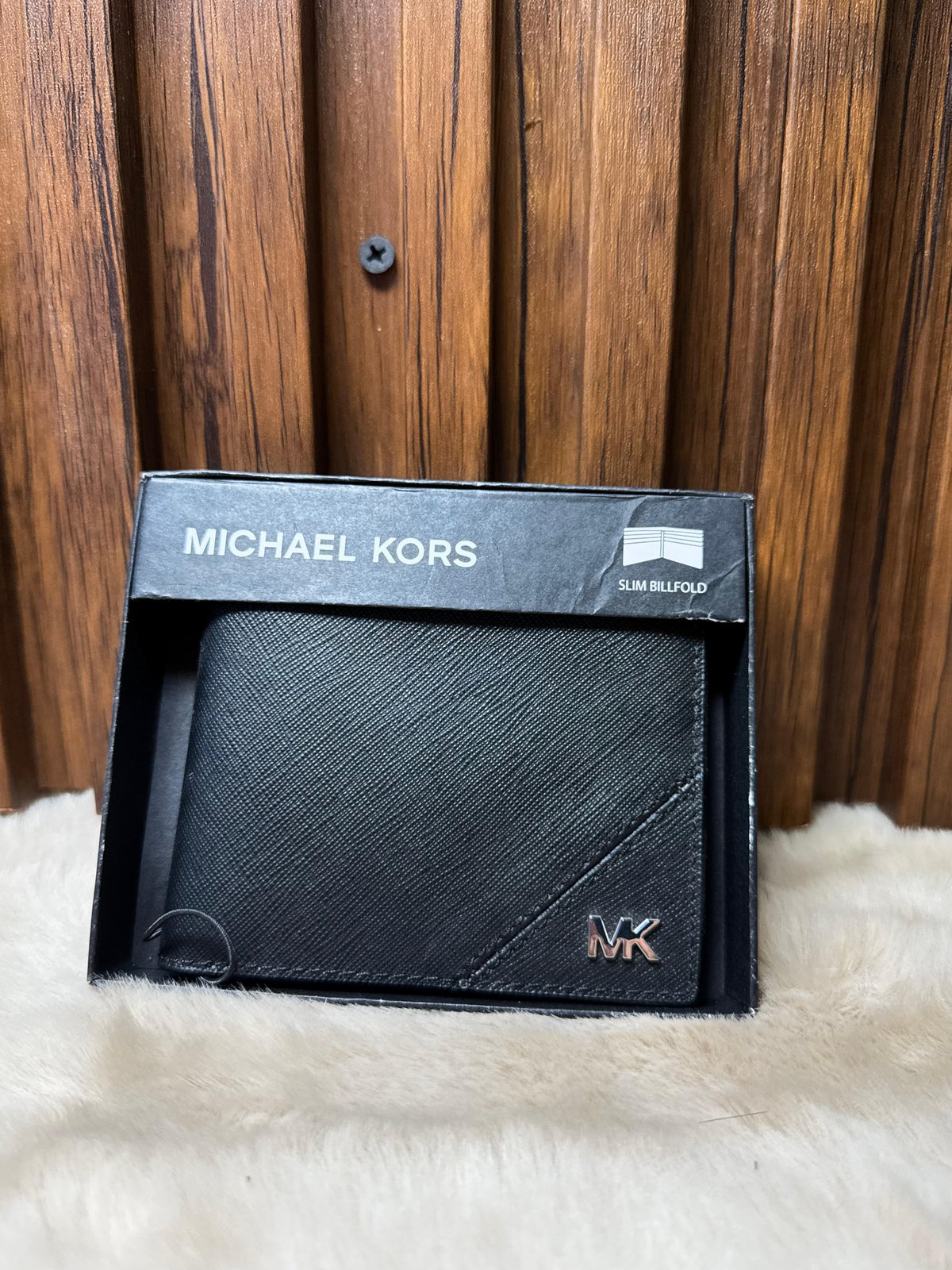 Billetera para hombre Michael Kors Slim Billfold en piel de textura saffiano negra