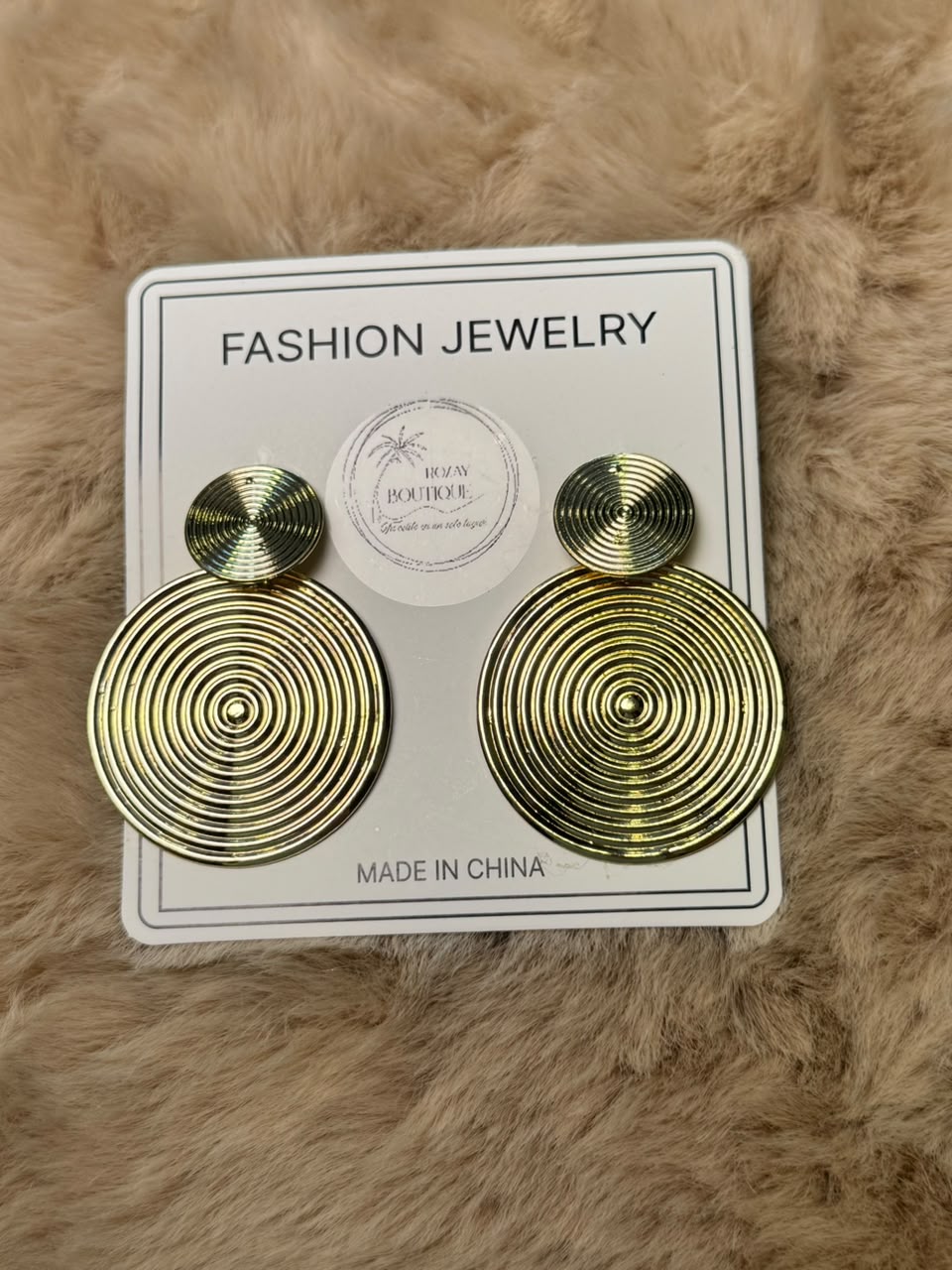 Aretes largos de doble círculo dorado